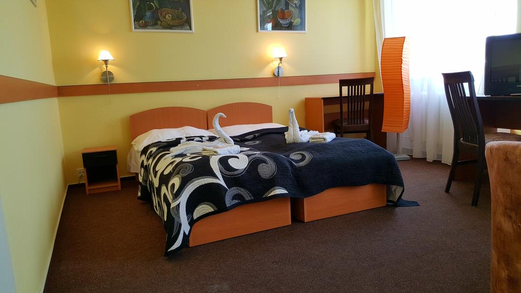 Подарите себе отдых в Чехии! ✈ Большой выбор горящих туров и путевок в Чехию от туроператора All-Czech. ✓Оптимальные цены. Звоните сейчас ☎ (044) 592-68-22